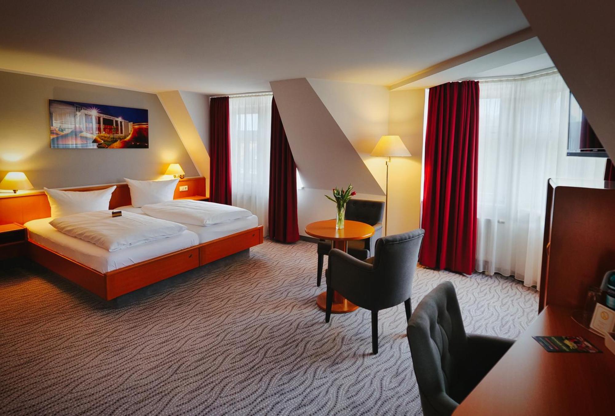 Hotel Kaiserhof Радеберг Екстериор снимка