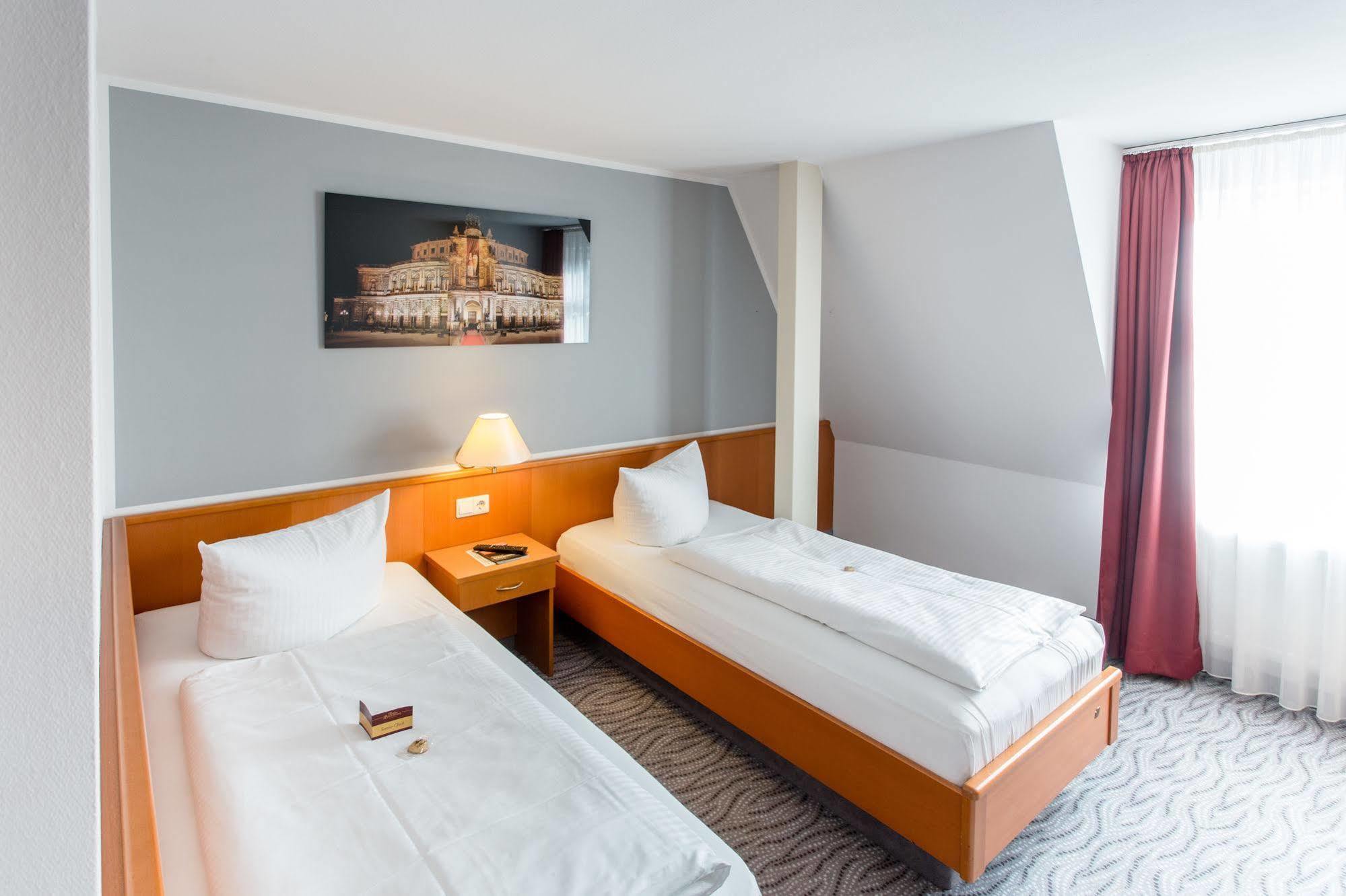 Hotel Kaiserhof Радеберг Екстериор снимка