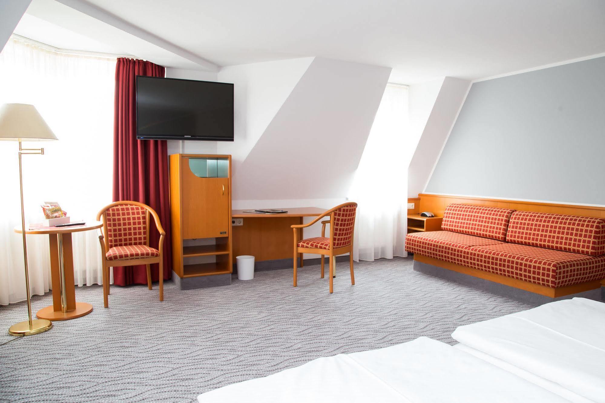 Hotel Kaiserhof Радеберг Екстериор снимка