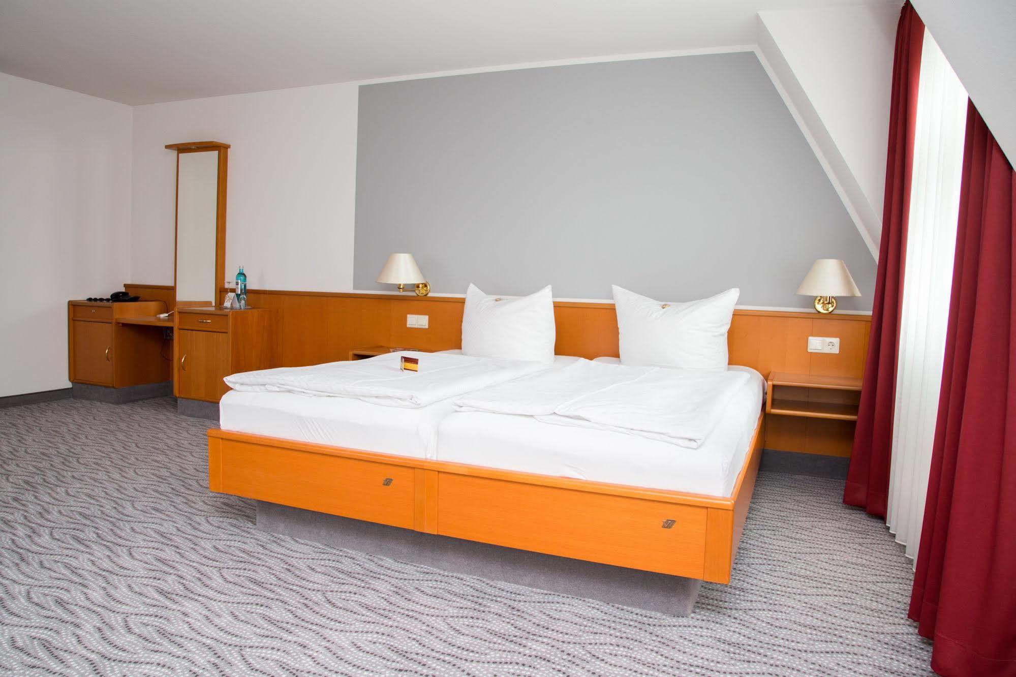 Hotel Kaiserhof Радеберг Екстериор снимка