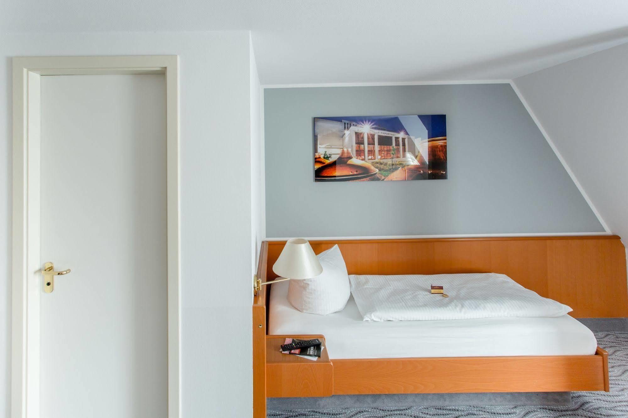 Hotel Kaiserhof Радеберг Екстериор снимка